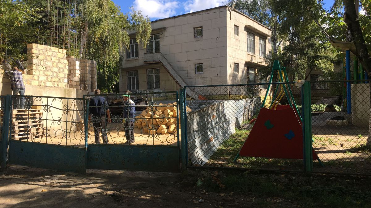 Biserica care a început să fie construită în curtea unei grădinițe din Capitala va fi demolată! Decizia primarului