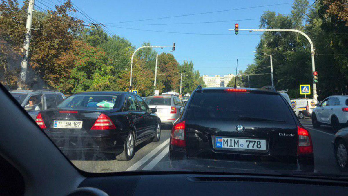 De la Ciocana în Centru, fără ambuteiaje. Oamenii legii au introdus o bandă reversibilă (VIDEO)