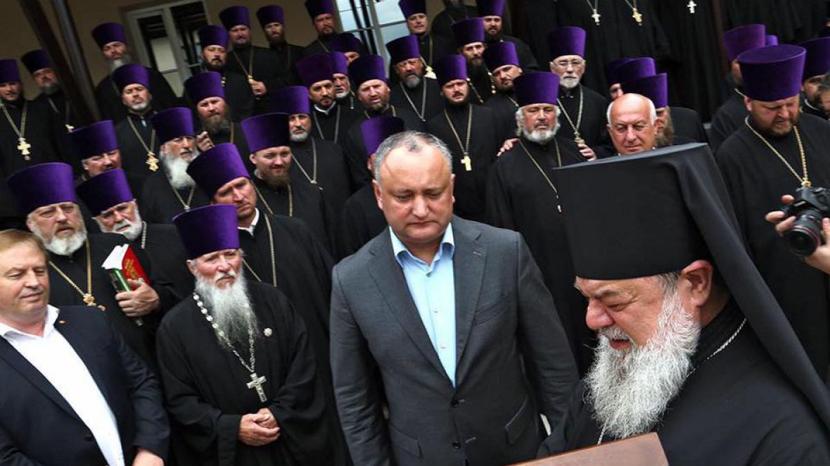 De la icoane pe Facebook până la Muntele Athos. Cât de mult se conduce Dodon de propria afirmație precum că „religia nu trebuie să se implice în treburile statului”
