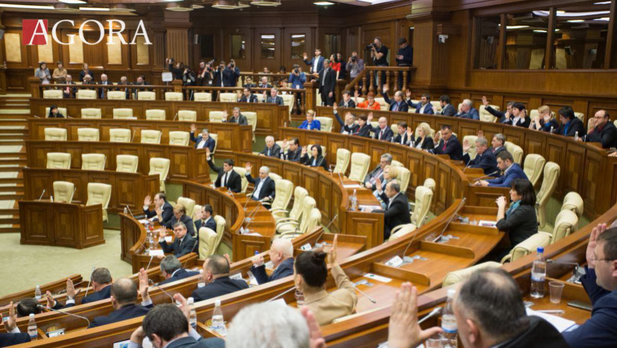 De la o idee lansată de Plahotniuc, la unul dintre cele mai dezbătute subiecte în Parlament. Vor vota deputații introducerea vectorului european în Constituție?