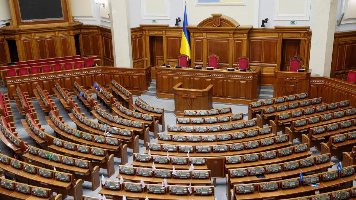 Decretul lui Zelenski de dizolvare a Parlamentului, atacat în justiție