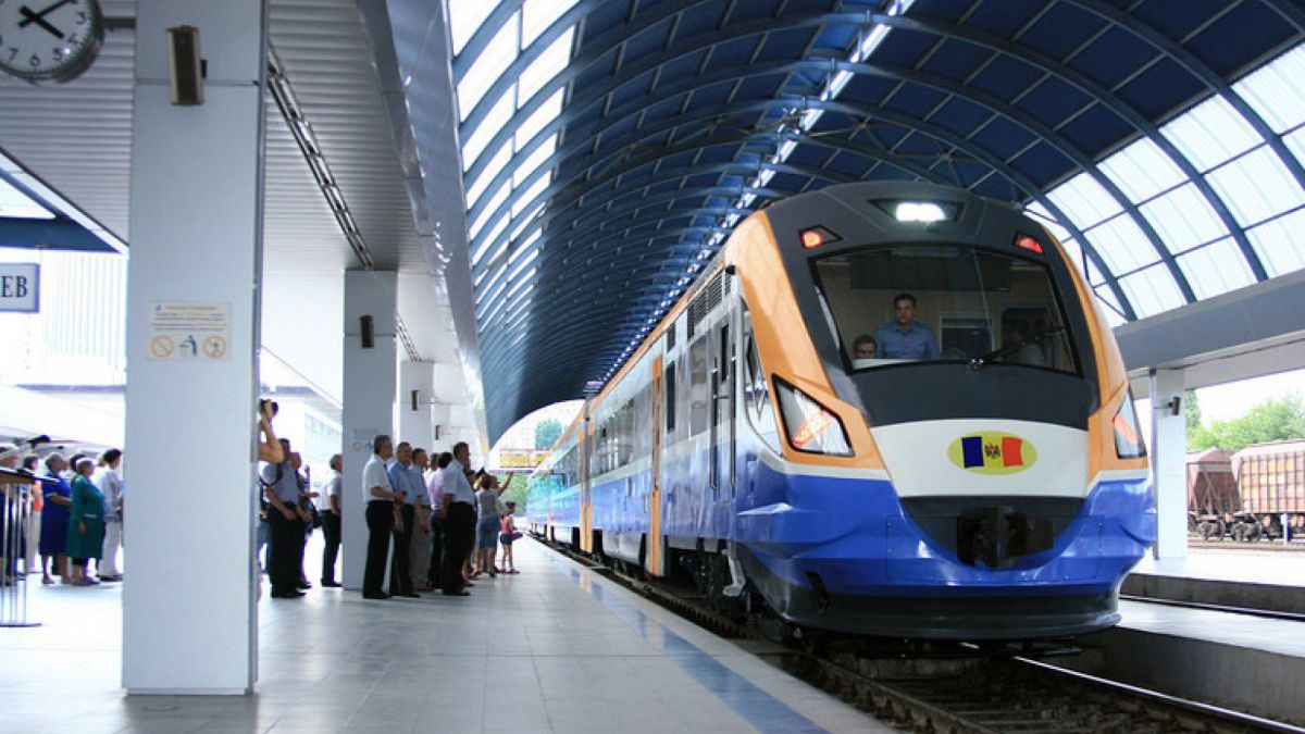 Detalii pe cazul perchezițiilor la Calea Ferată. Factorii de decizie ai întreprinderii ar fi falsificat acte și ștampile pentru a spori volumul mărfurilor transportate