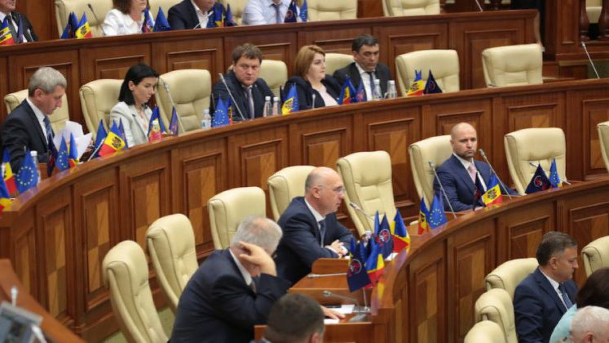 Din Guvernul Filip — la fracțiunea PDM din Parlament. Nume cunoscute din fostul Executiv au devenit consilieri în Legislativ