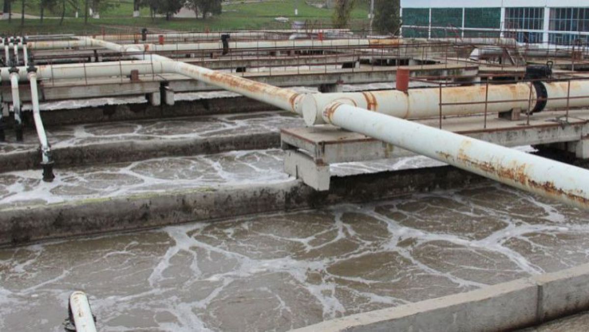 Directorul Apă-Canal: Situația mirosului urât nu se va rezolva curând. Bacteriile benefice practic au murit