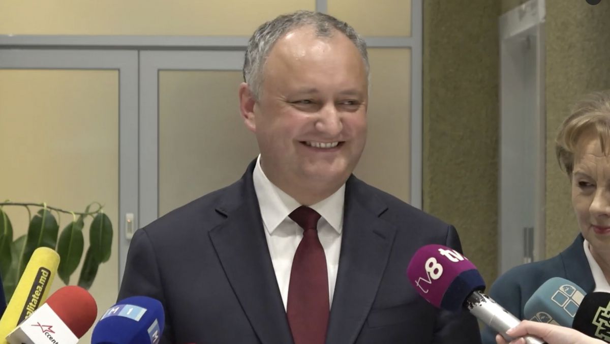 Dodon neagă că a avut întrevederi la Moscova. Cum răspunde la întrebarea „ce era în geanta primită de la Ilan Șor?” (VIDEO)