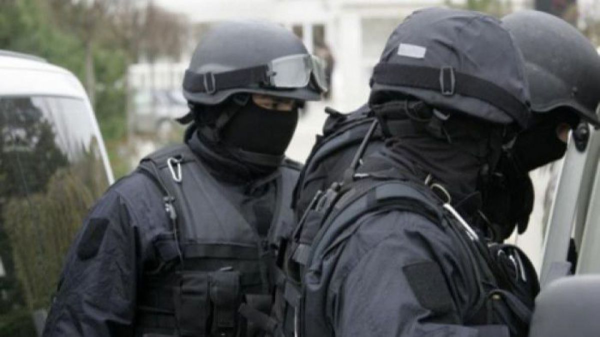Doi angajați ai Inspectoratului Național de Investigații, reținuți pentru 72 de ore: Sunt cercetați pentru trafic de influență