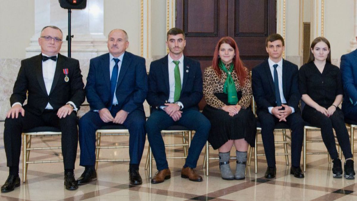 Doi studenți de la Universitatea Agrară din Moldova au primit burse ale familiei regale a României