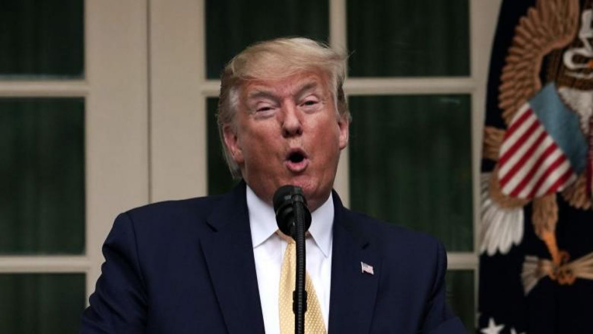Donald Trump, pe Twitter, despre el însuși: „Chipeș, deștept, un geniu stabil”