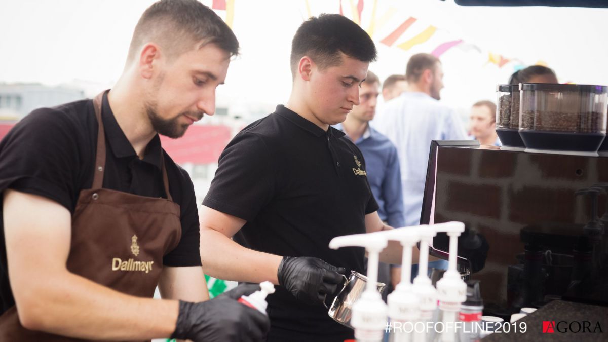 Două dureri de cap pentru mulți proprietari de cafenele, când e vorba de cafea bună: viteza și coerența
