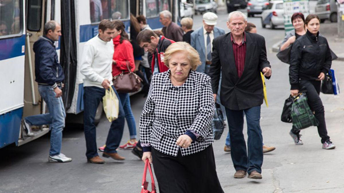 Două mii de pensionari vor beneficia de un ajutor material unic de 500 de lei. După ce criteriu au fost selectați