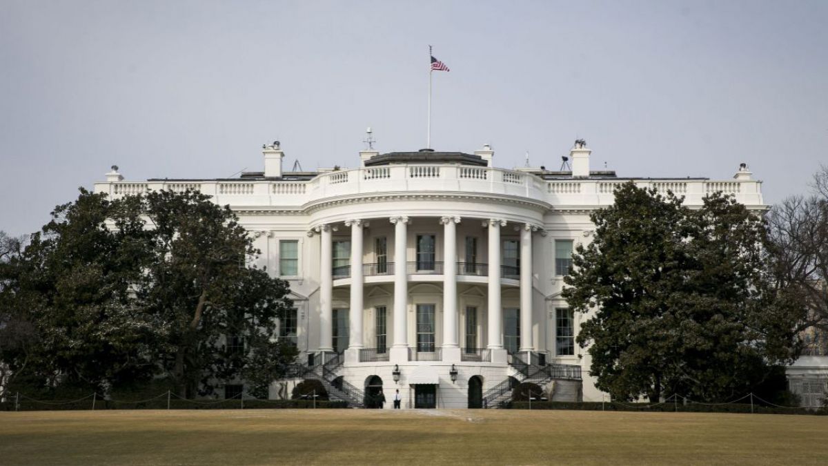 Drapelele americane în bernă pentru 30 de zile la Casa Albă şi la ambasadele SUA