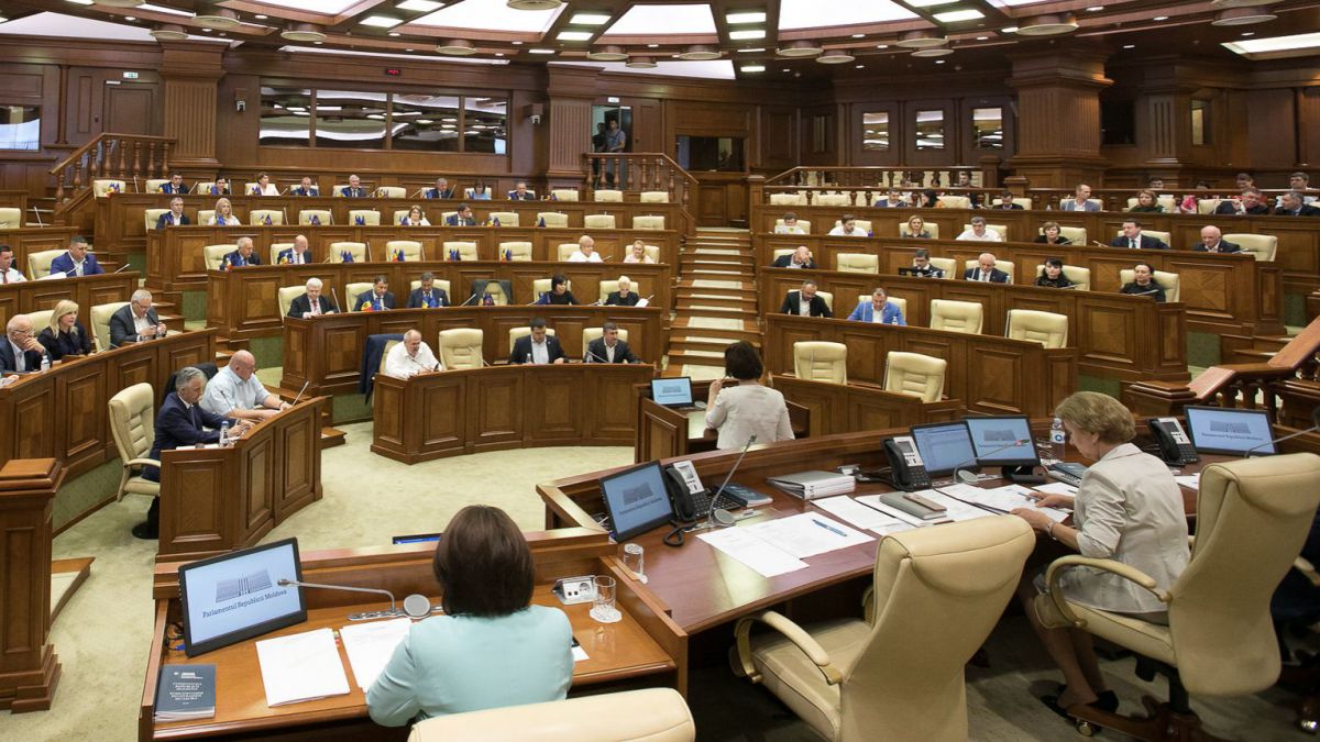 După foștii șefi de stat, urmează ex-președinții Parlamentului și ex-premierii. Aceștia, la fel, ar putea fi lipsiți mașini, pază și alte facilități