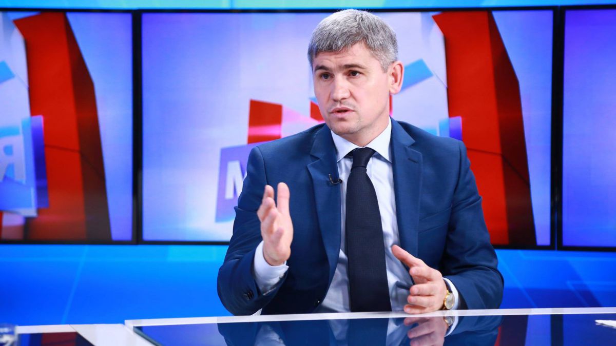 FOCUS. „Nu e păzit sediul PD, unde ați văzut acolo poliție?”. Jizdan spune că mașina INP de pe str. Armenească stă la straja MAI-ul
