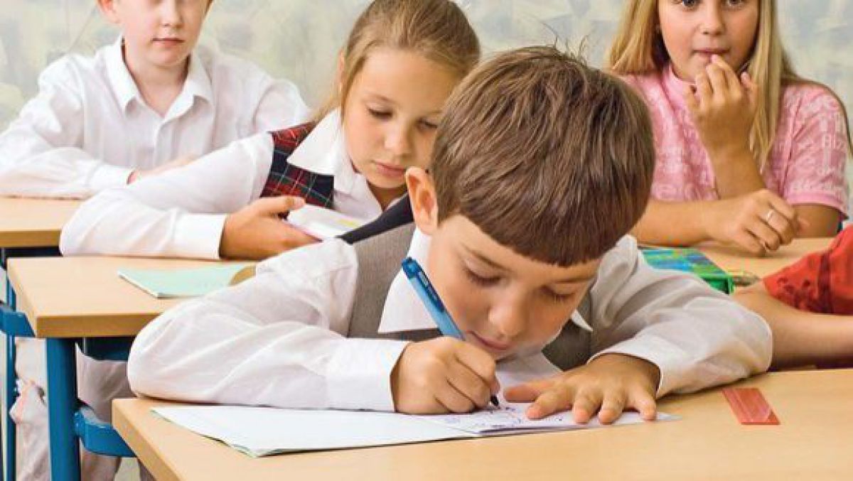 FOTO. Agenda elevului ar putea deveni istorie. O companie din Moldova a lansat o platformă online care va conține reușitele școlarilor la orele de clasă