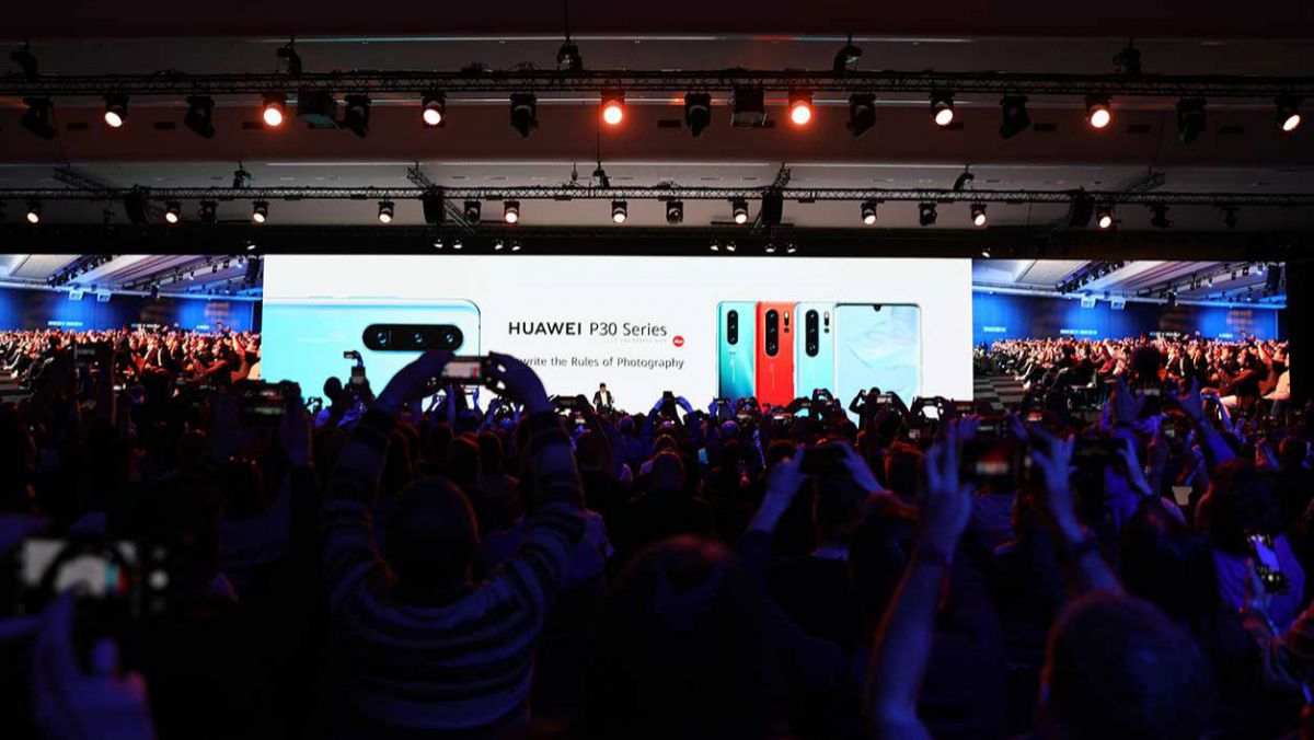 FOTO. Cel mai avansat telefon Huawei – P30, echipat cu 4 camere, lansat la Paris
