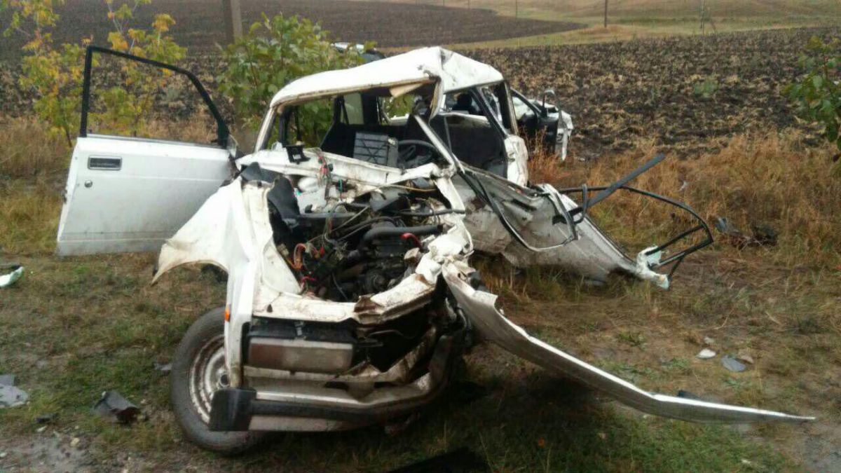 FOTO. Depășire cu deznodământ tragic la Drochia. Conducătorul unui Ford cu 5 pasageri la bord a intrat violent într-un Vaz