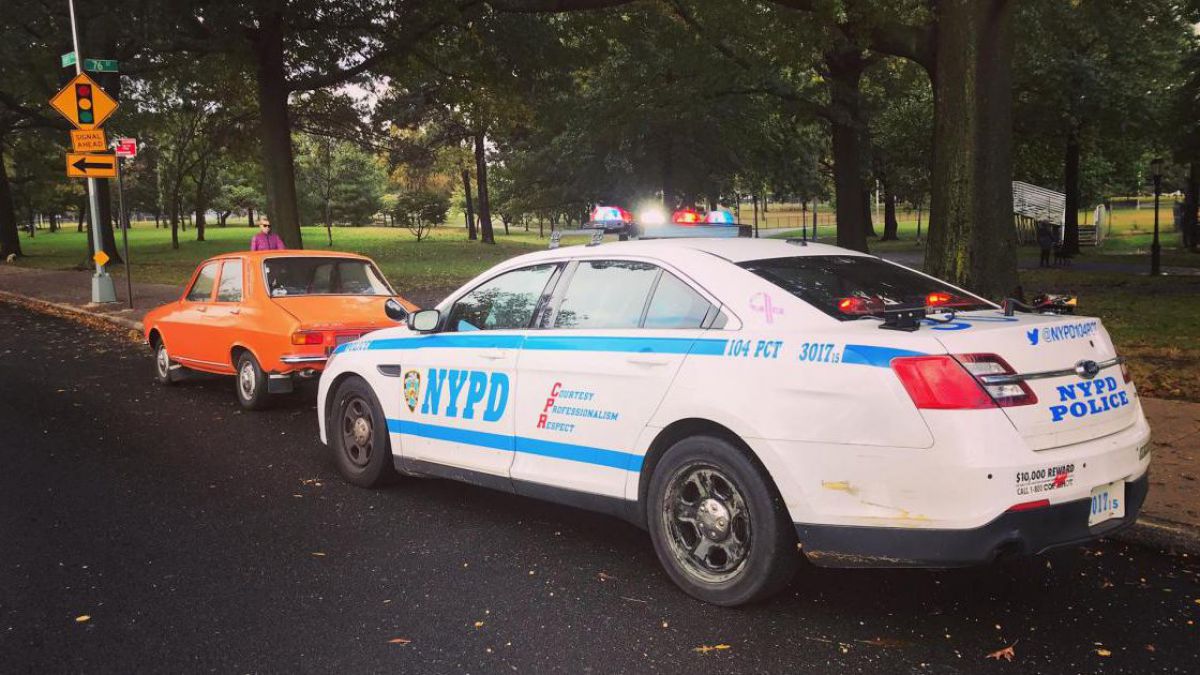 FOTO. O Dacie 1300, oprită în trafic la New York
