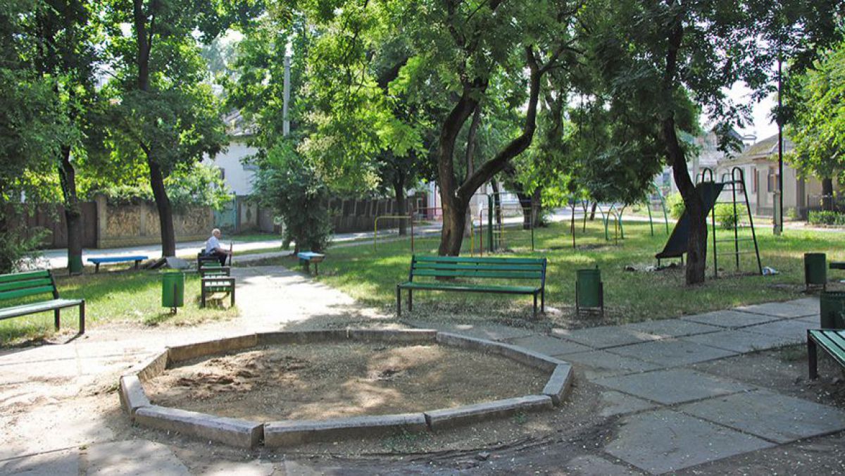FOTO. Un vechi scuar din Capitală va fi renovat cu 45.000 de euro