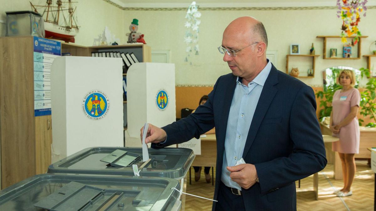 Filip le sugerează deputaților să renunțe la raza de 100 de metri din preajma secțiilor de vot, în care nu se va putea face agitație electorală