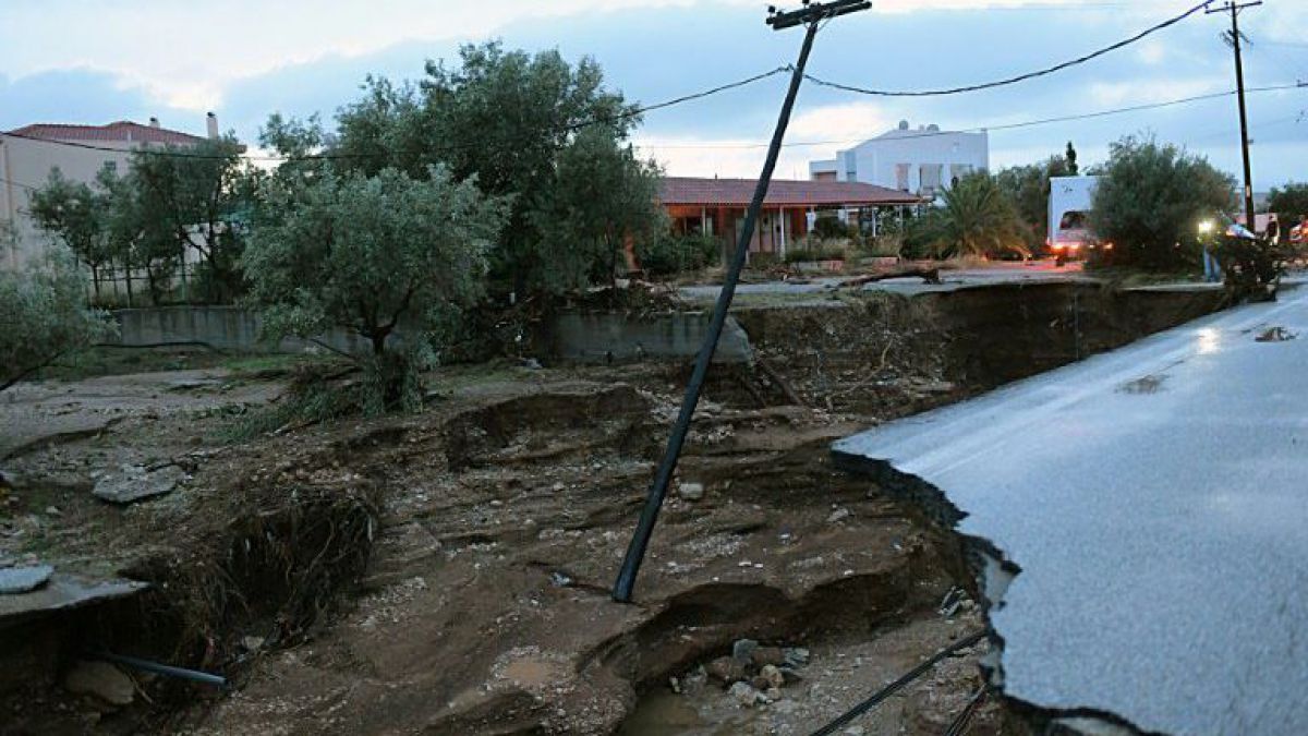 Furtuni apocaliptice în Franţa, Grecia şi Italia. Cel puţin nouă oameni au murit