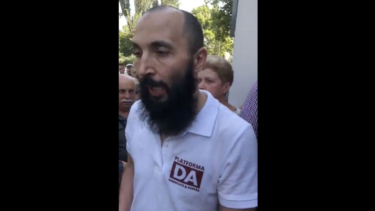 Gheorghe Petic nu a fost eliberat din arest. Activistul PPDA a ieșit în fața susținătorilor săi (VIDEO)