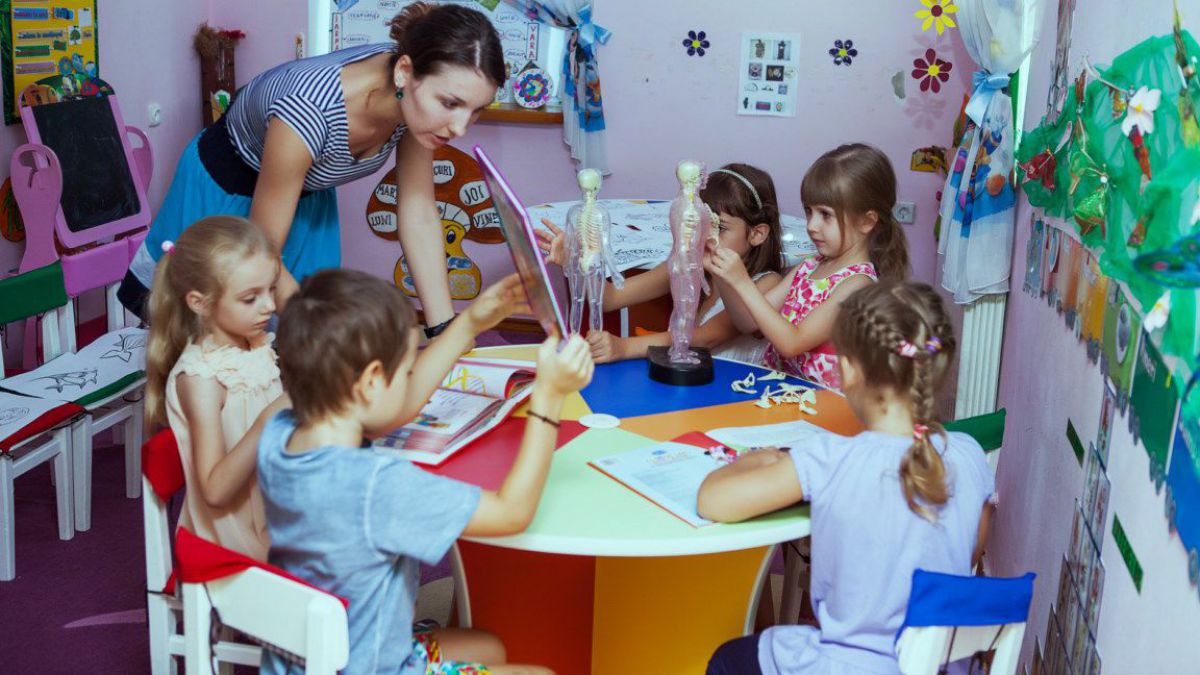 Grădinițele vor trece la un program de zece ore pe zi