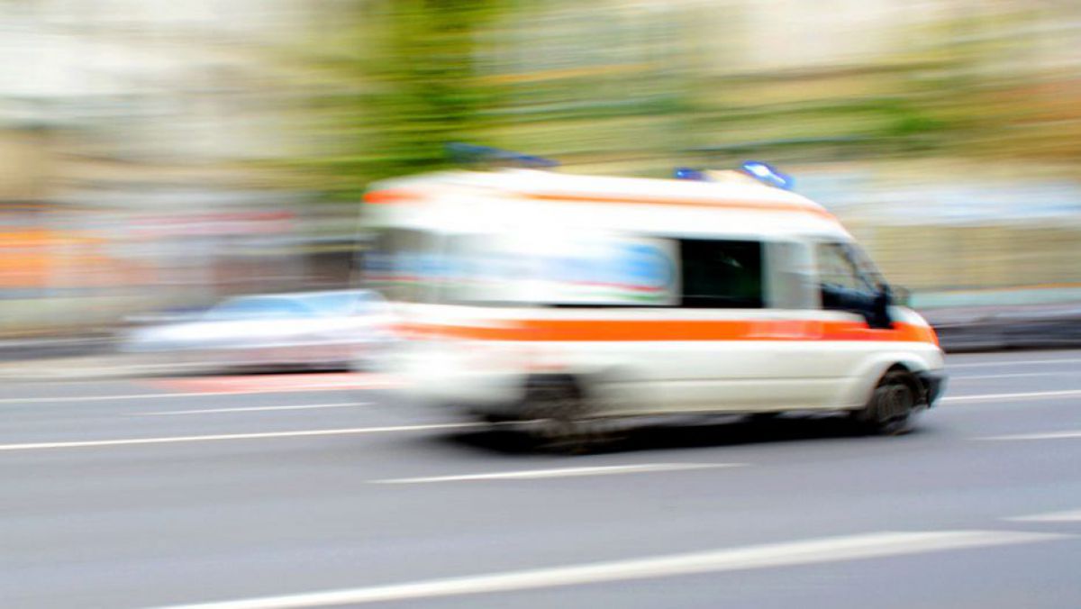 Groapa salvatoare: Ritmul cardiac al unui pacient s-a stabilizat după ce ambulanța a trecut printr-o adâncitură din șosea