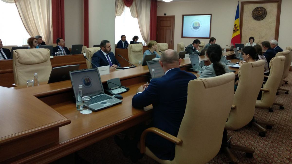 Guvernul desemnează astăzi doi judecători la Curtea Constituțională. Cine sunt candidații