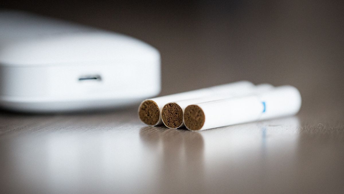 IQOS, sub lupa deputaților PAS. Parlamentarii vor să știe cum sunt taxate dispozitivele de încălzire a tutunului. Reacția brandului  