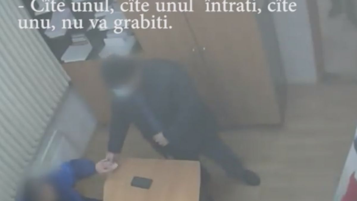 „Îmi aduci toate zdohniturile” sau „vițelul acela lipicios”: Cum responsabili de siguranța alimentară la Piața Centrală luau mită de la comercianții de carne (VIDEO)
