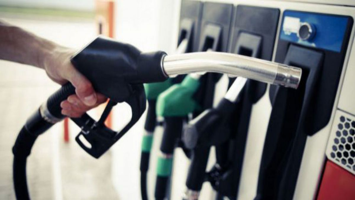 În atenția șoferilor: Prețul benzinei rămâne neschimbat, în timp ce motorina se scumpește