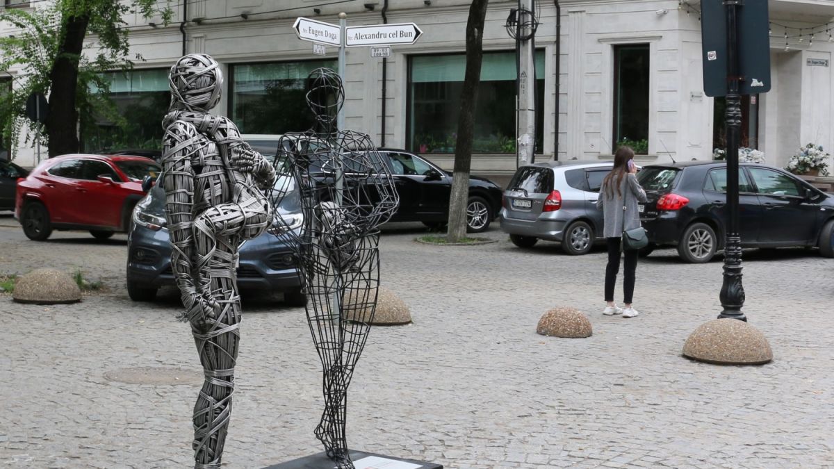 În centrul capitalei a fost instalată o sculptură de fier, dedicată persoanelor cu HIV