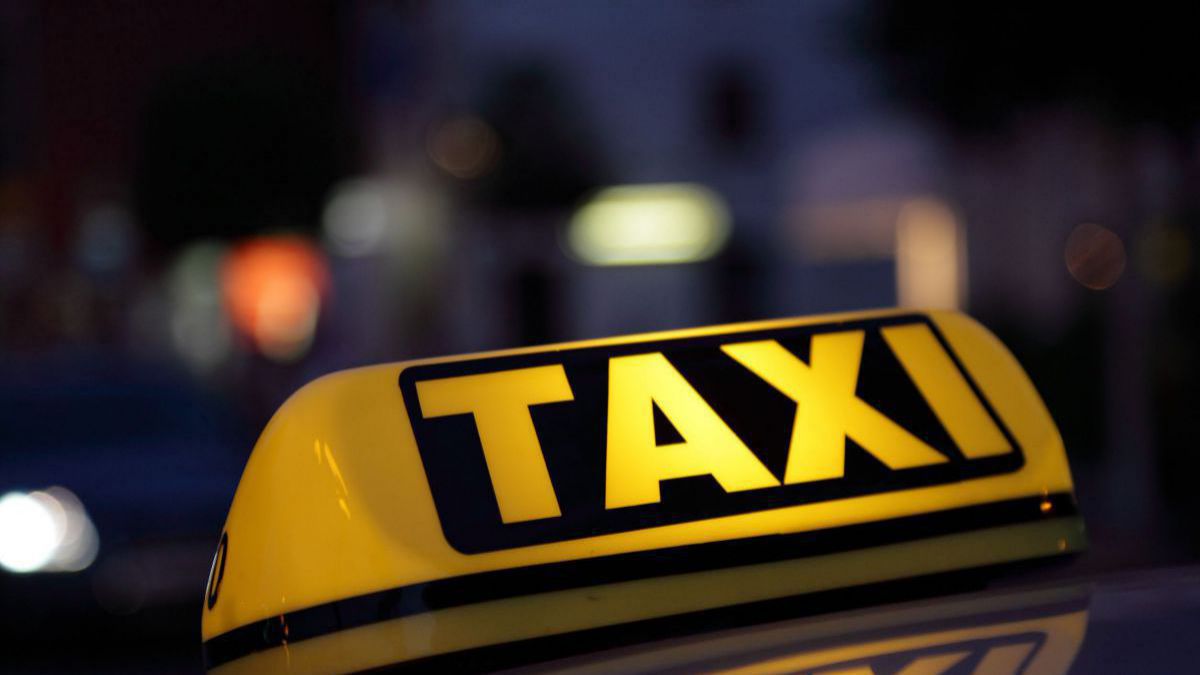 În condiții grele, serviciile de taxi au majorat substanțial tariful: Cât costă o călătorie până la Aeroport