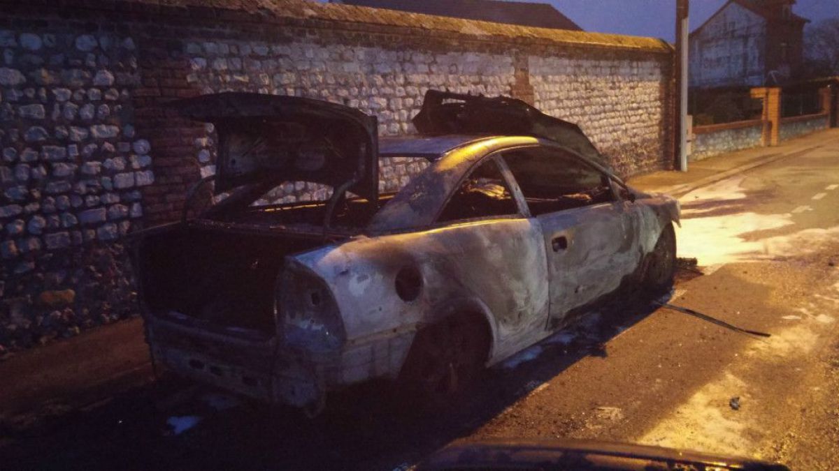 În Franța au fost incendiate peste 800 de mașini, în ajunul Anului Nou
