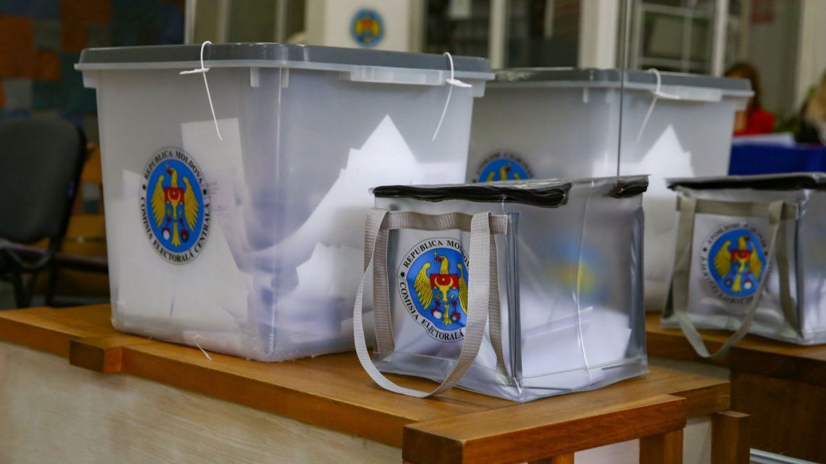 În jur de 800 de persoane suspecte la coronavirus au cerut urna mobilă, ca să poată vota în cel de-al doilea tur al alegerilor prezidențiale