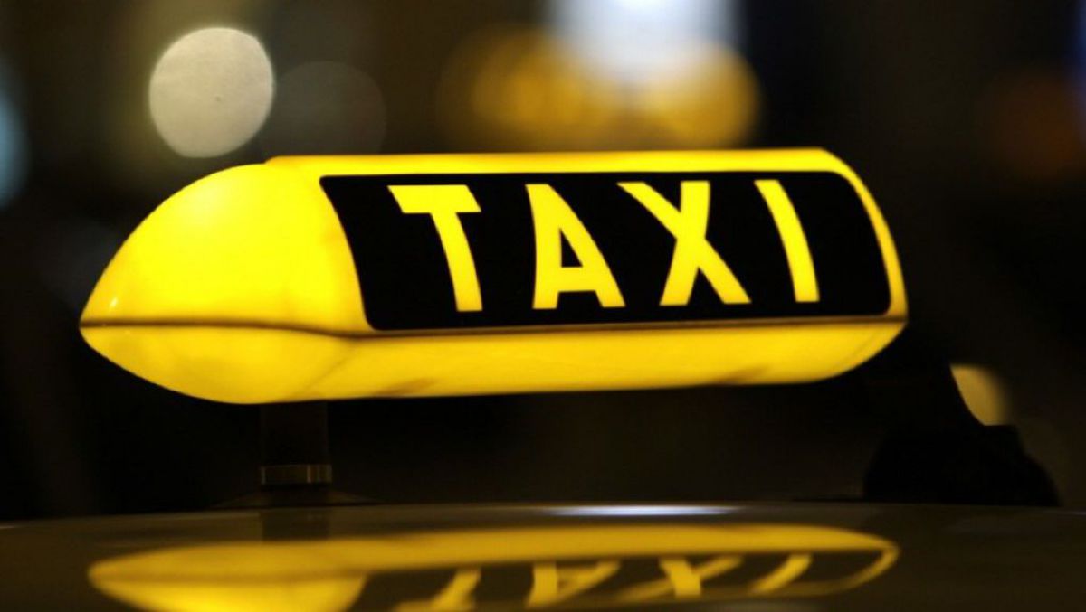 În loc să ajungă la destinație cu taxiul, o femeie din Ialoveni a fost jefuită și lăsată într-un câmp