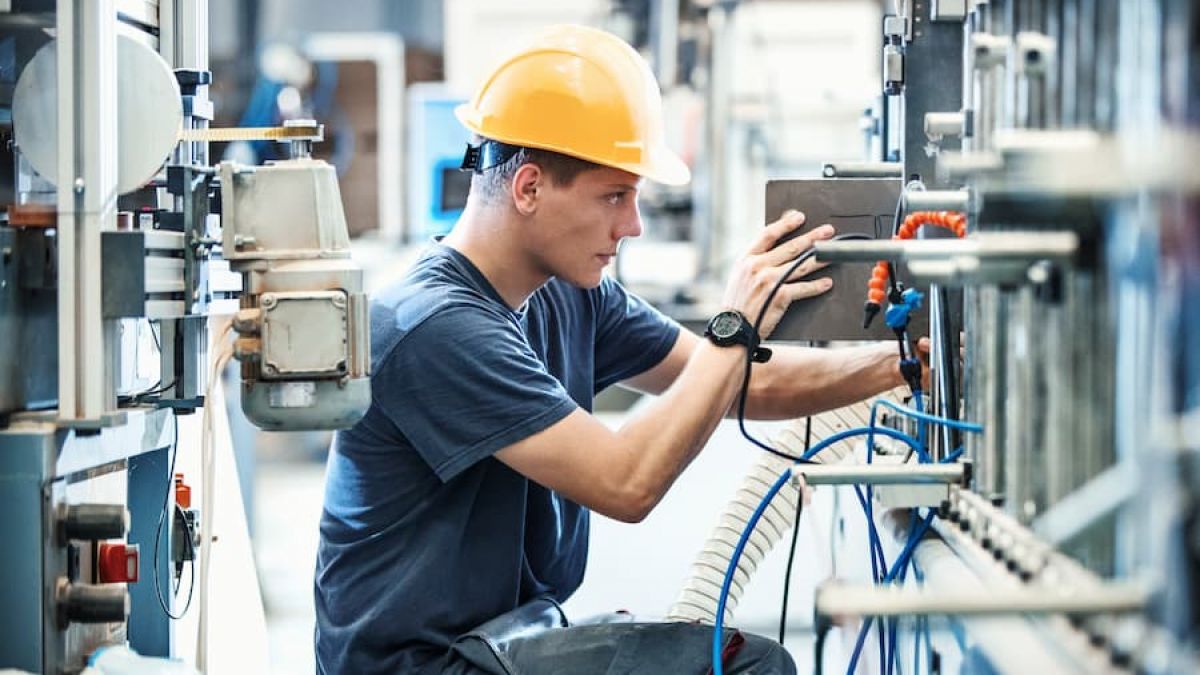 Producția industrială a crescut cu 3% în primele trei luni ale anului, comparativ cu perioada similară din 2020. Iată ce ramuri au influențat indicele