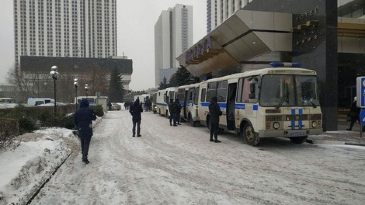 În Rusia, aproape 200 de participanți ai unui forum politic au fost arestați (VIDEO)