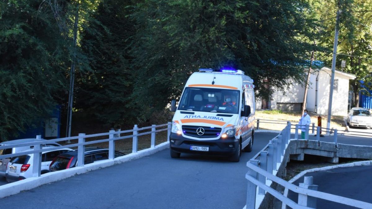 În toată țara, ambulanța este solicitată de peste 2.000 de ori pe zi