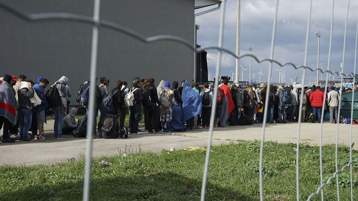 Încă 2000 de migranți au trecut frontiera dintre Serbia și Croația