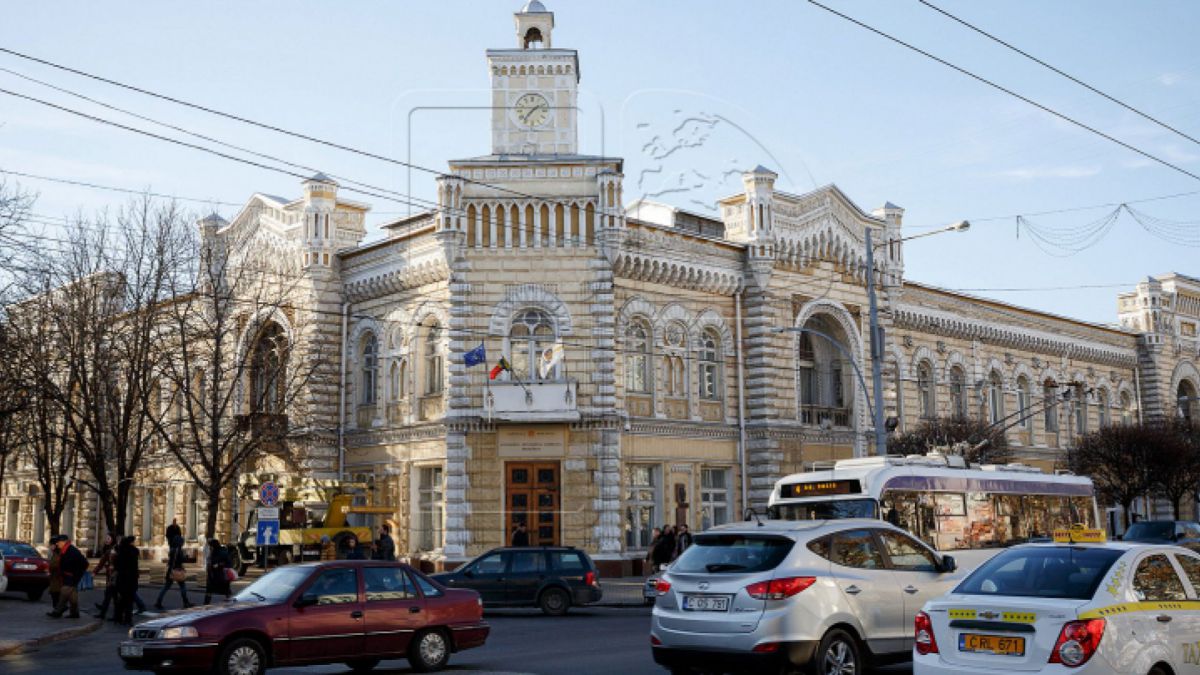Încă 5 persoane, escortate la CNA în legătură cu legalizarea construcțiilor din Chișinău