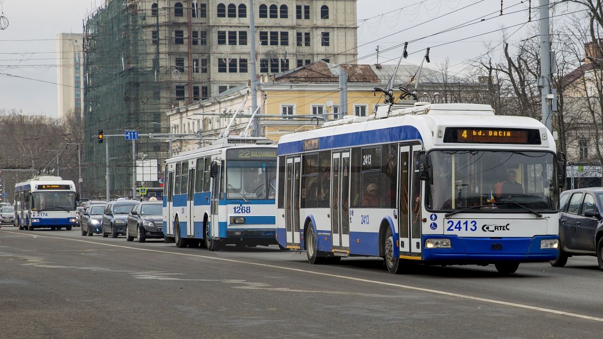 Încă o săptămână de transport public gratuit. Când revin taxatorii în troleibuze și autobuze