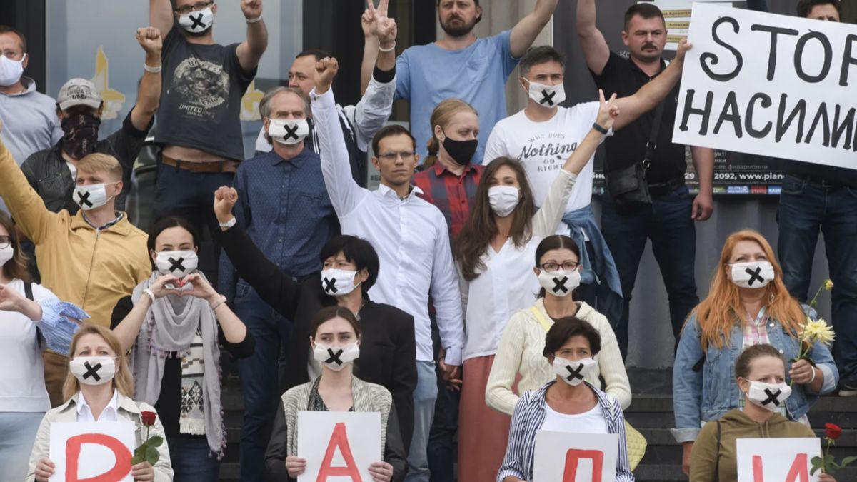 Încă o zi de proteste în Belarus. Ministerul Afacerilor Interne și-a cerut iertare pentru rănile provocate persoanelor, iar Ministerul Sănătății s-a declarat împotriva violenței