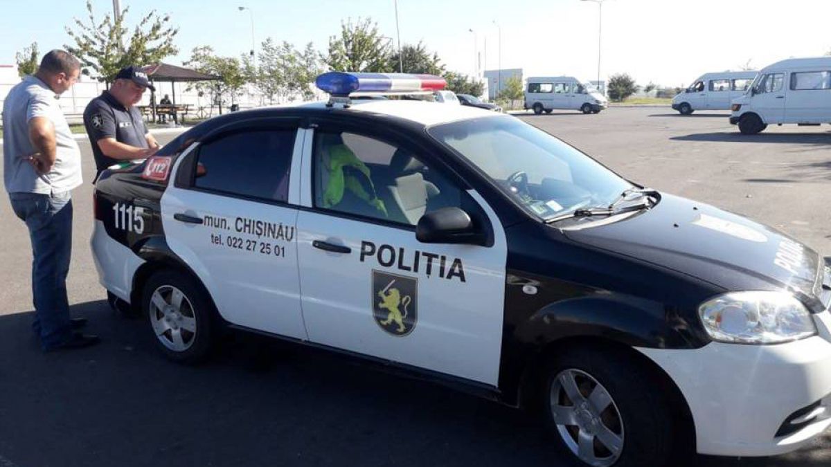 Încălcări mari depistate la microbuzele și taxiurile din Chișinău. Unele mașini nu au fost lăsate pe rută