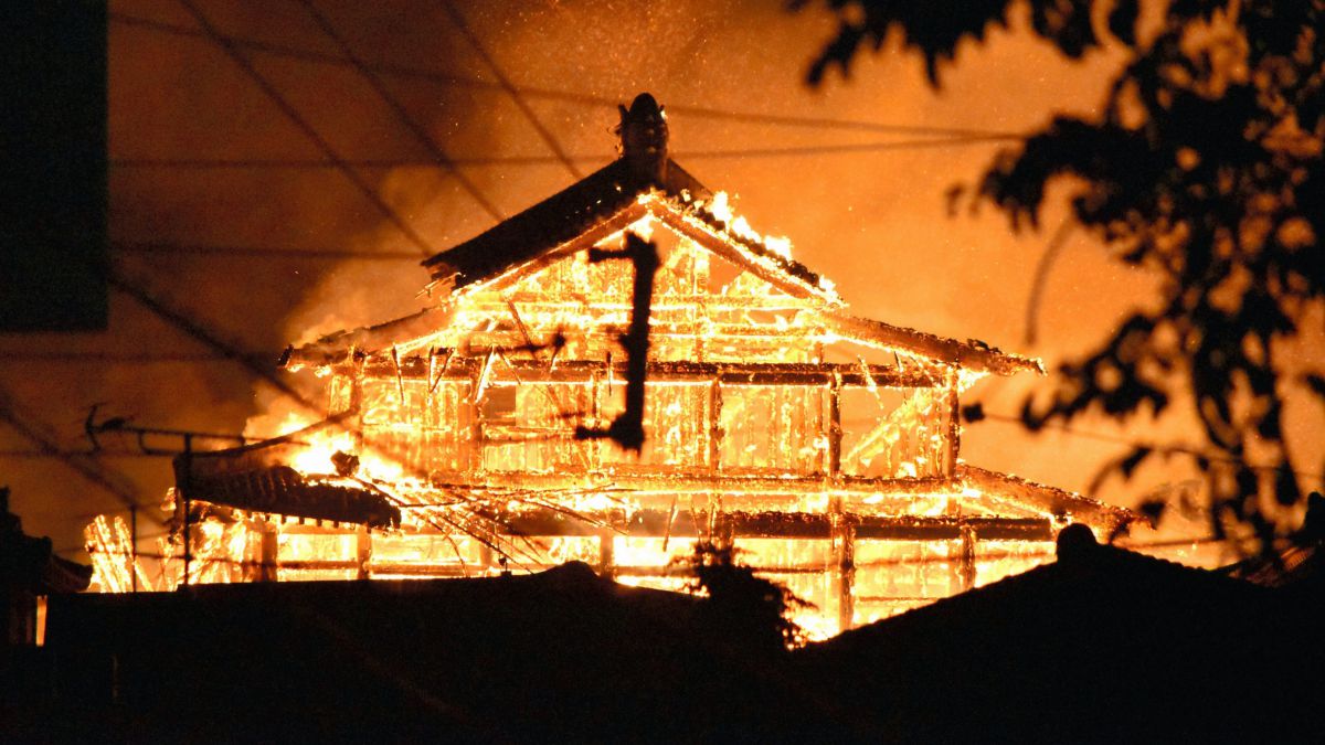 Incendiu devastator în Japonia: Castelul Shuri, vechi de 600 de ani, distrus complet (VIDEO)