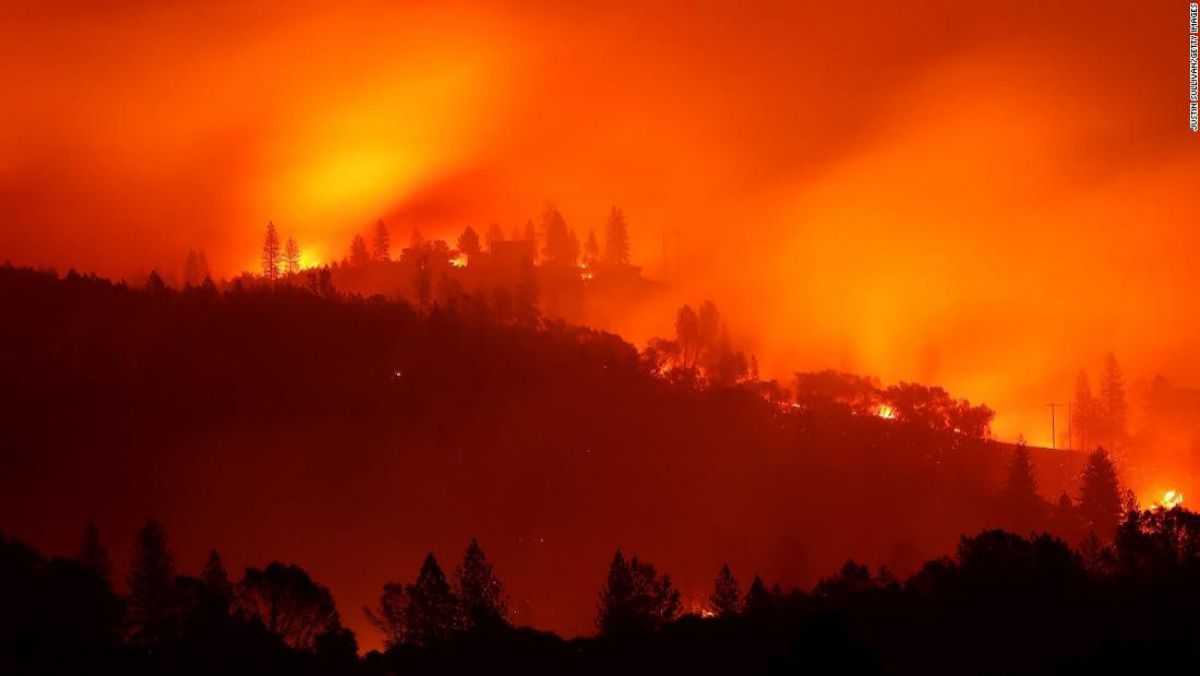 Incendiul incontrolabil din California a omorât cel puțin 74 de oameni. Peste 1.000 de persoane sunt dispărute