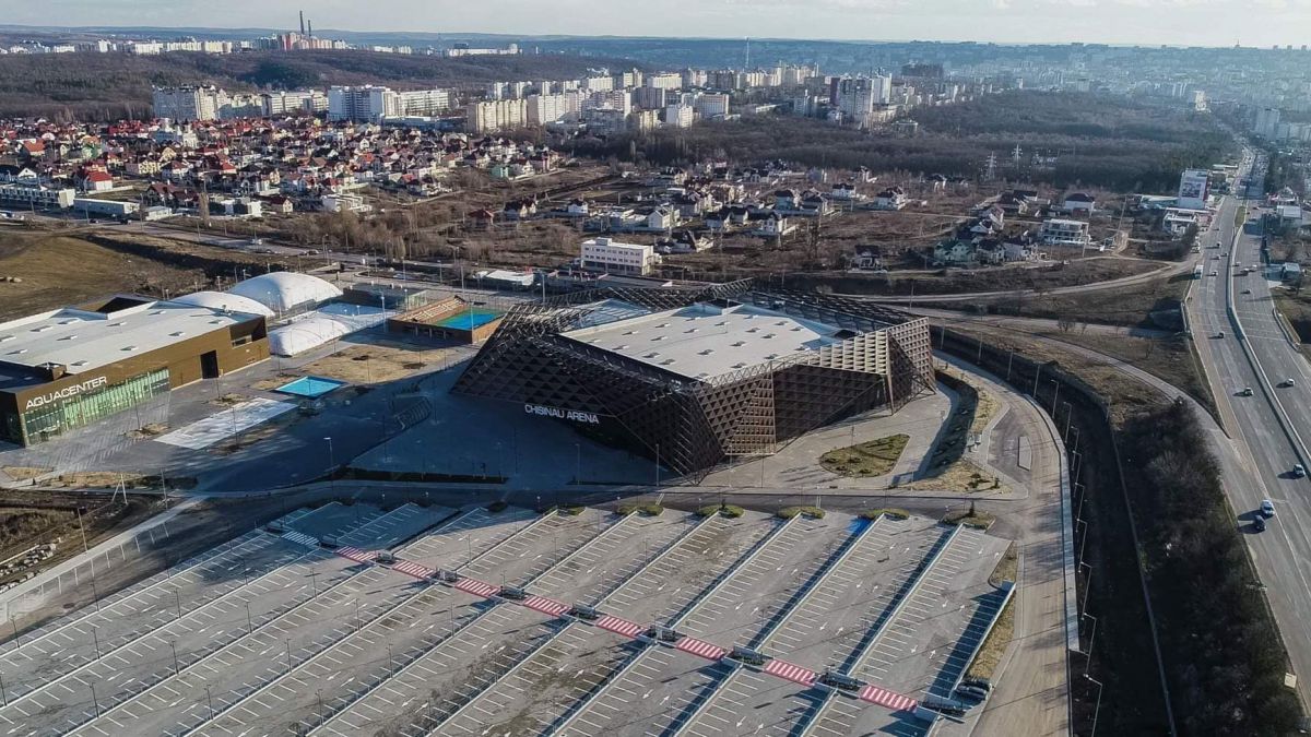 Inițial privit sceptic, proiectul „Arena Chișinău” este lăudat de șeful statului. „E gata 99,9%, iar inaugurarea va fi la 1 mai” (VIDEO)