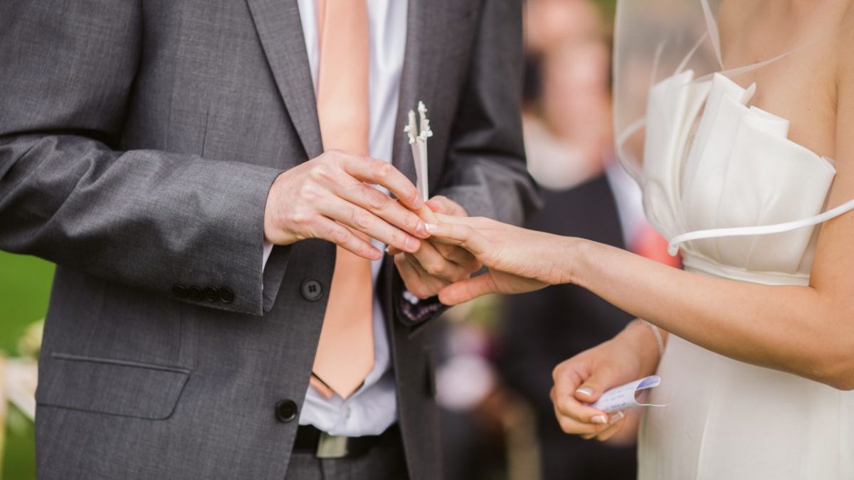 Înregistrarea căsătoriei nu va mai fi gratuită: Noile tarife stabilite de ASP pentru obținerea documentelor de identitate