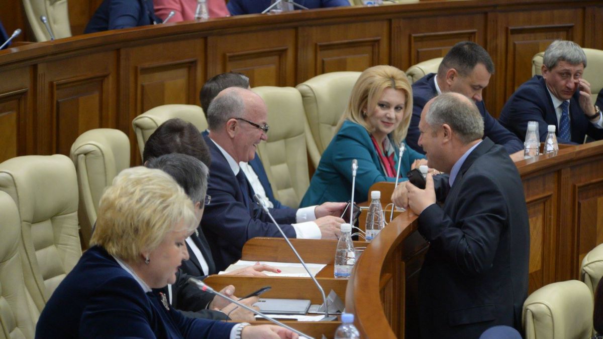 Introducerea vectorului european în Constituție, votată în prima lectură
