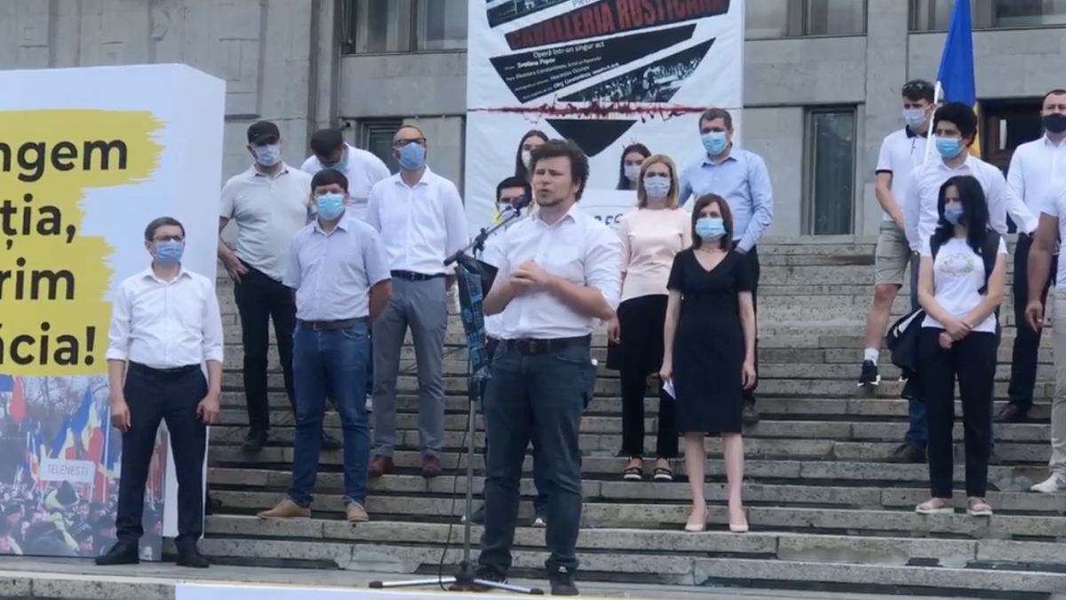 „Învingem hoția, oprim sărăcia”. Zeci de oameni protestează în centrul capitalei (LIVE)